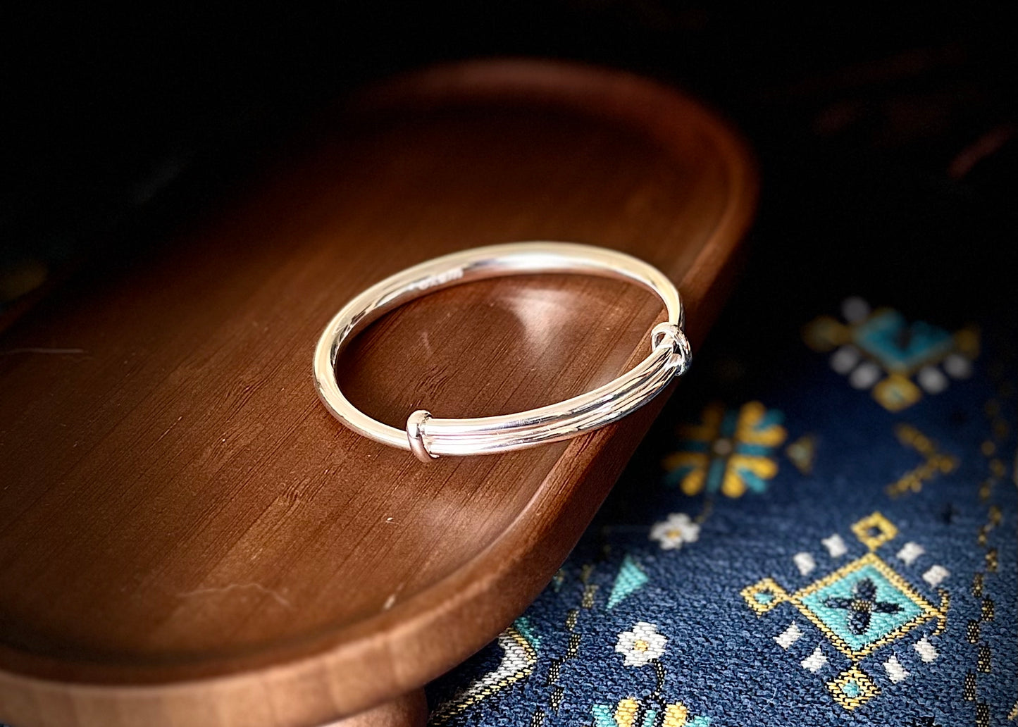 「乡野丫头」传福银镯|侗族经典银镯 可调节手工999纯银手镯