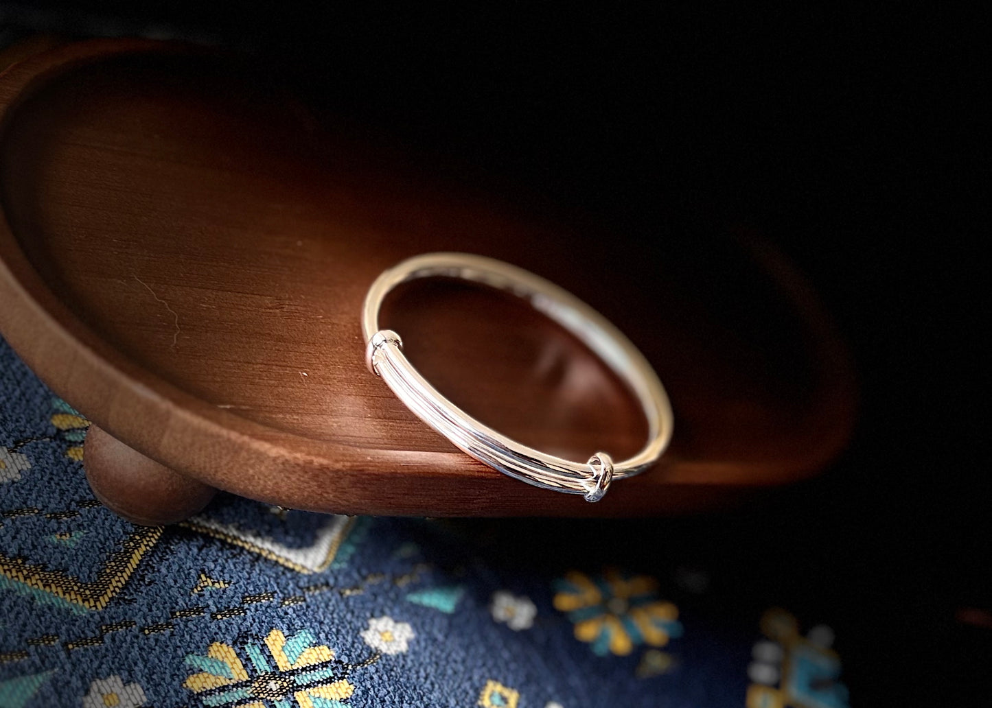 「乡野丫头」传福银镯|侗族经典银镯 可调节手工999纯银手镯