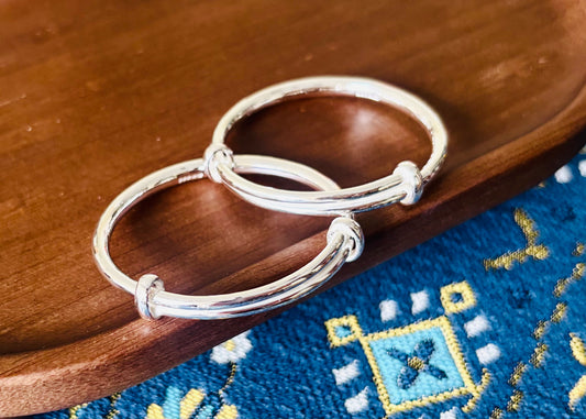 「乡野丫头」侗艺传福｜可调节999纯银童镯一对 成长中的东方守护