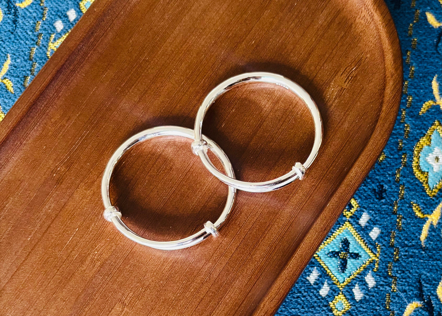 「乡野丫头」侗艺传福｜可调节999纯银童镯一对 成长中的东方守护